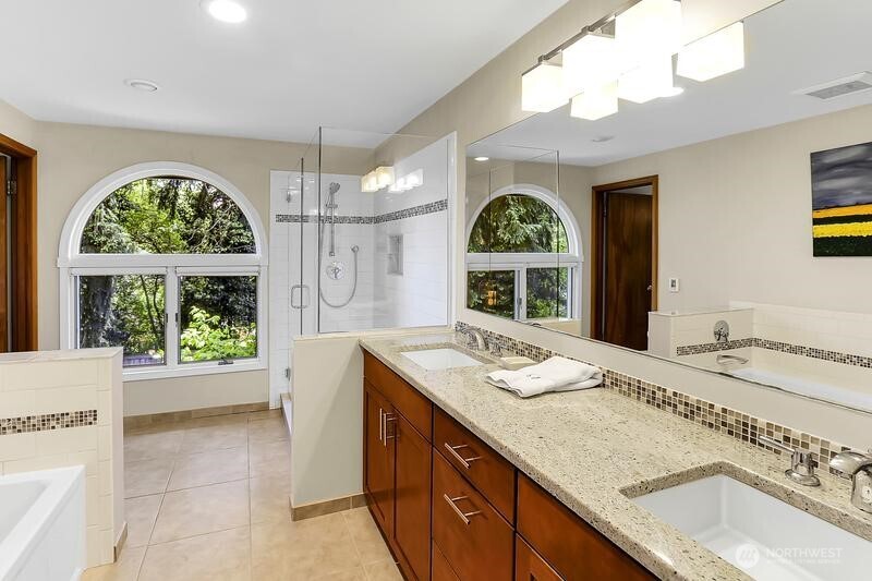 16524 37th Avenue NE