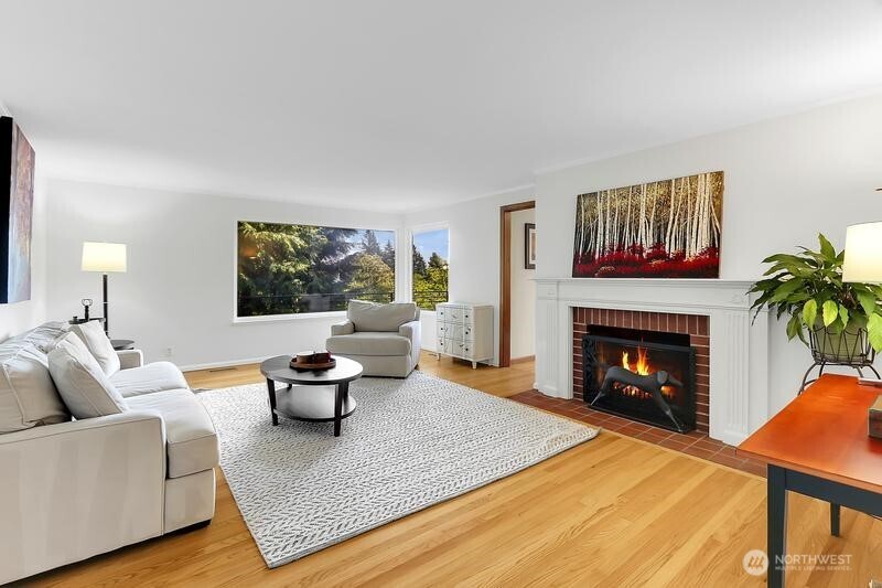 16524 37th Avenue NE