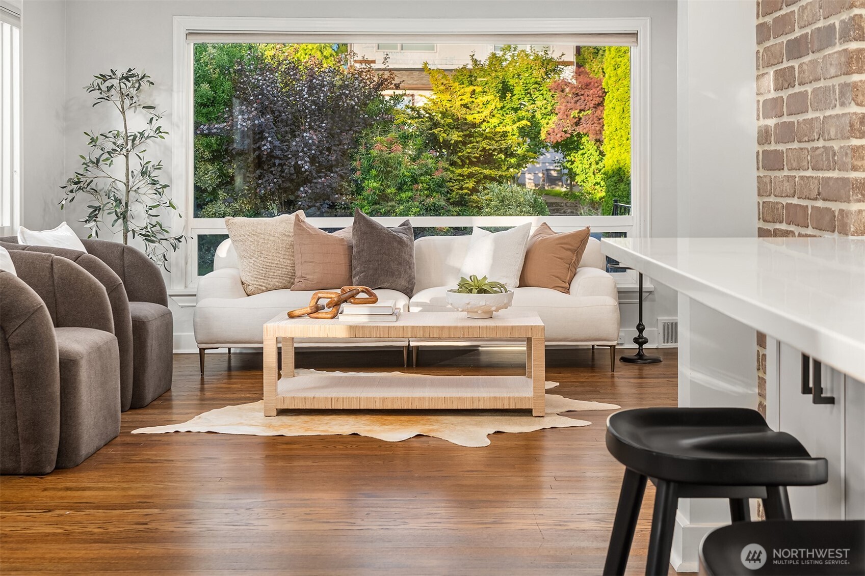 9021 Phinney Avenue N