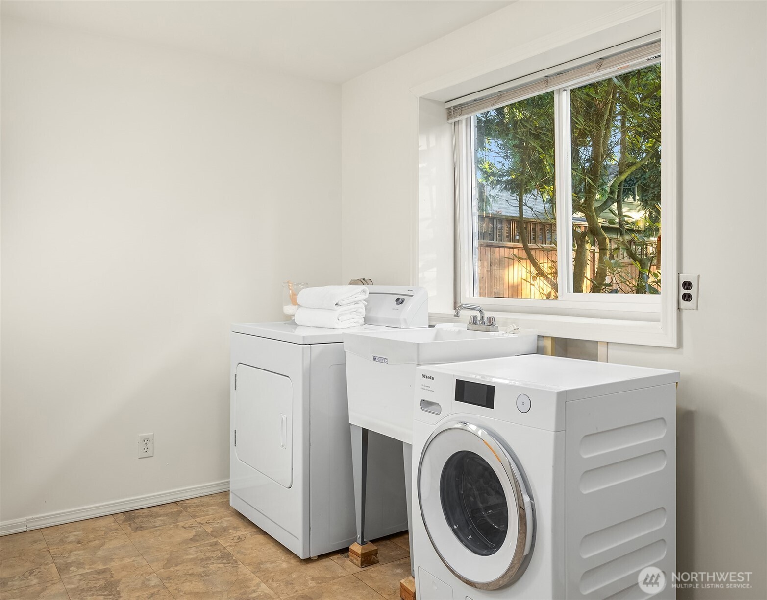 9021 Phinney Avenue N