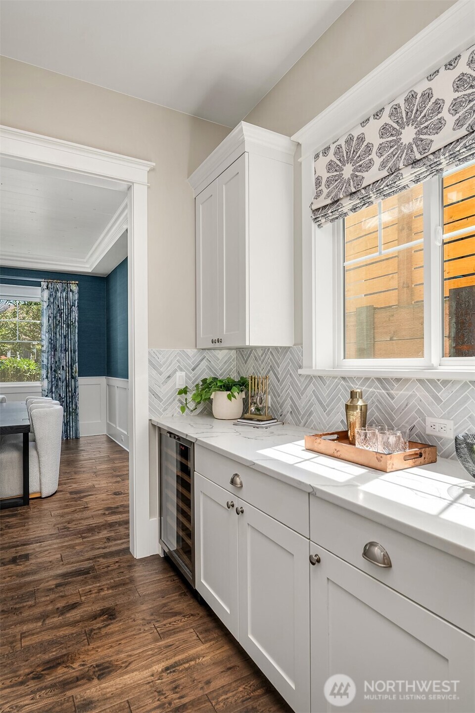 2907 Queen Anne Avenue N