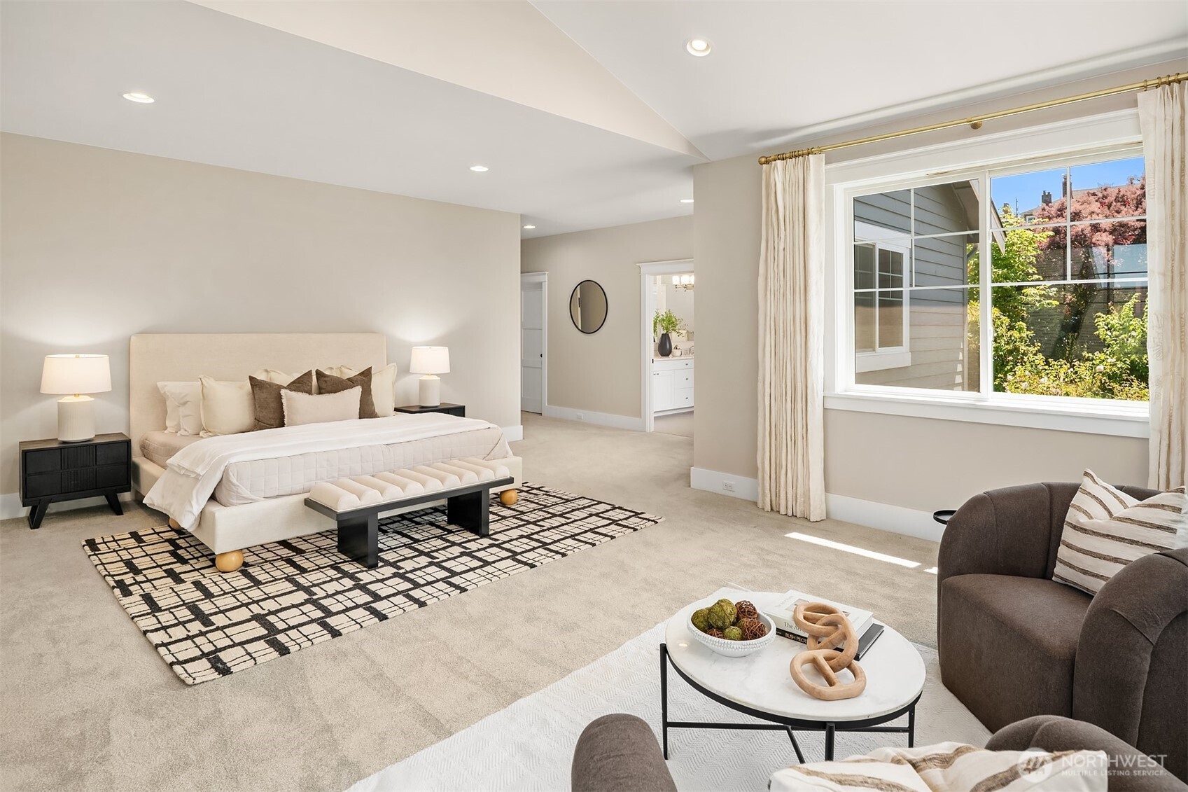 2907 Queen Anne Avenue N