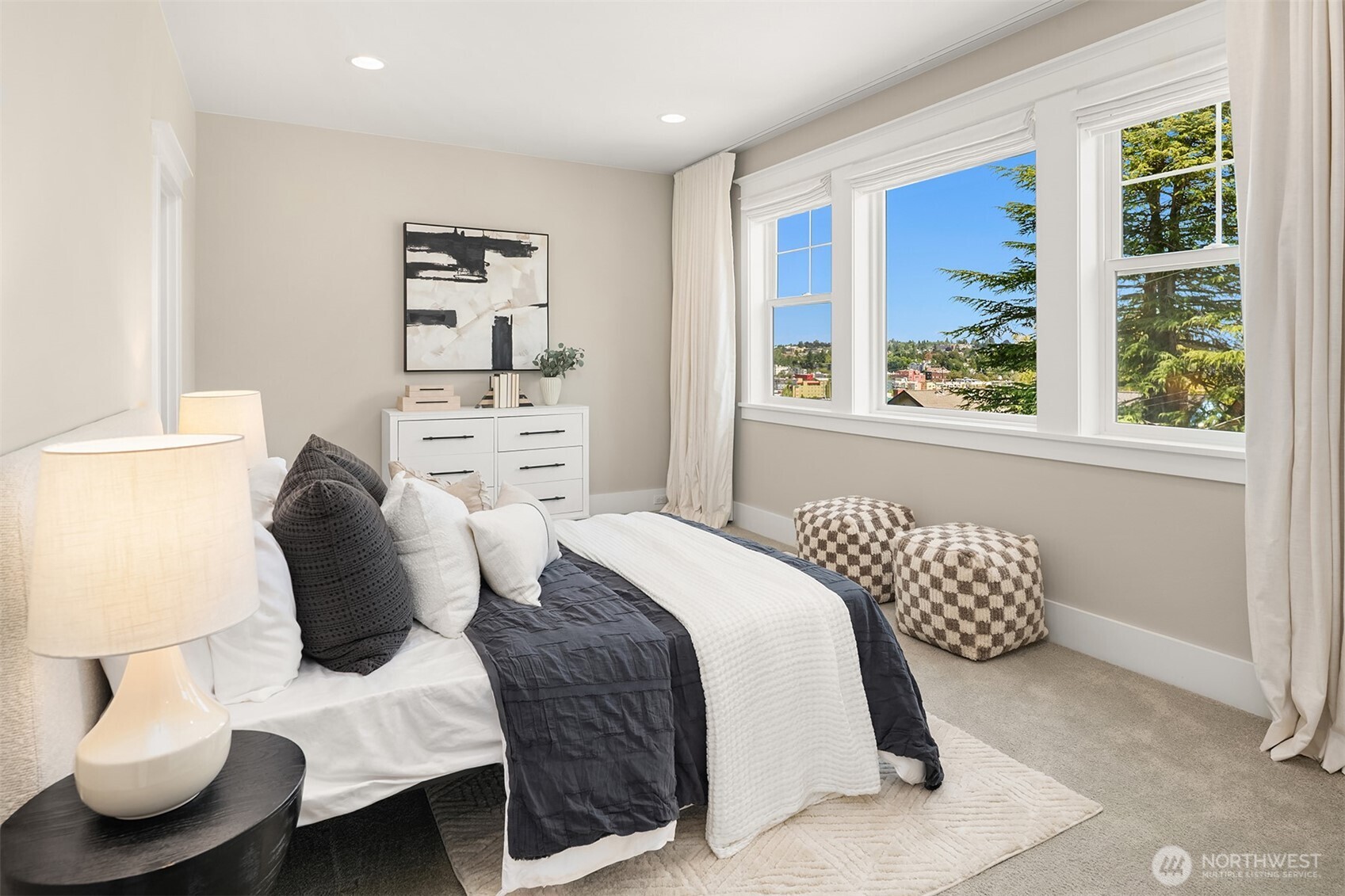 2907 Queen Anne Avenue N