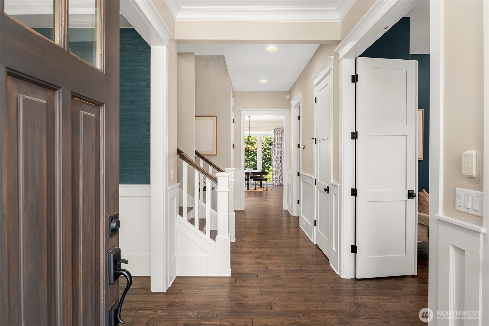 2907 Queen Anne Avenue N