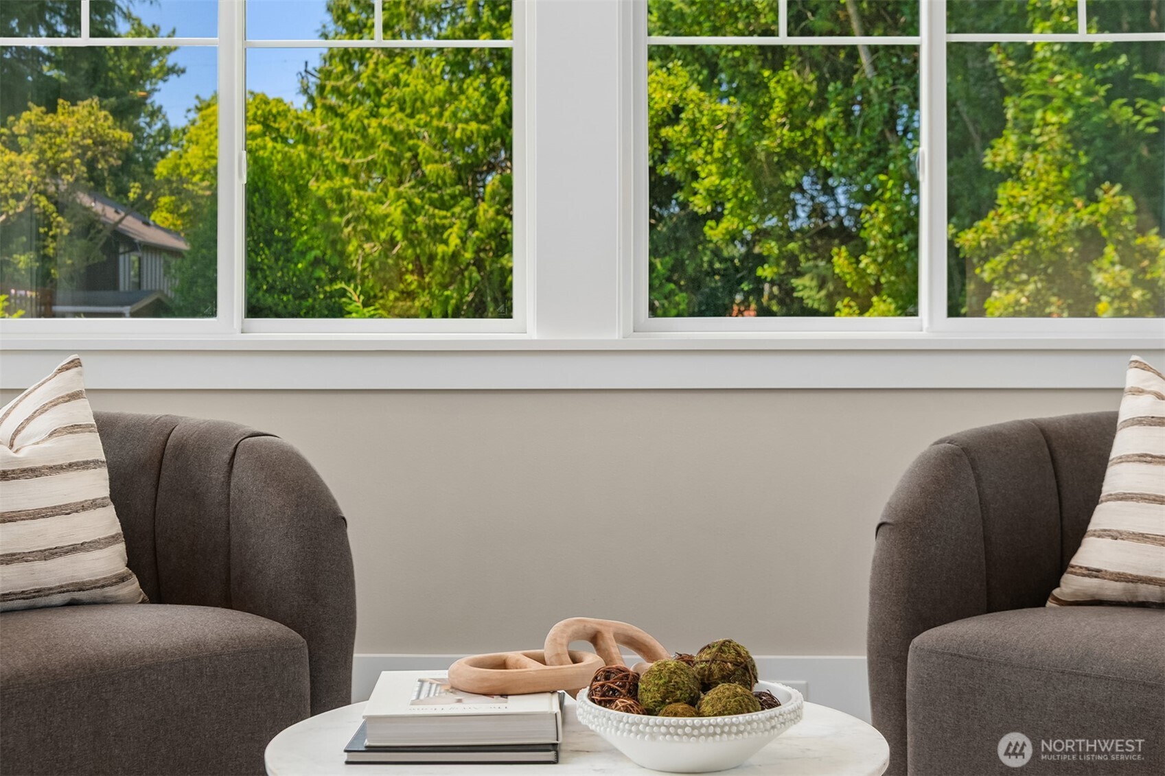 2907 Queen Anne Avenue N