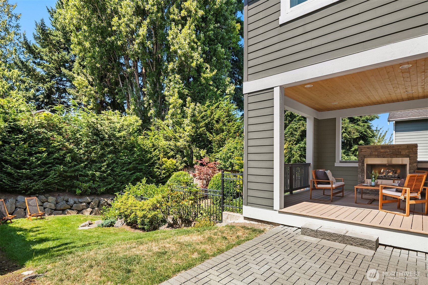 2907 Queen Anne Avenue N