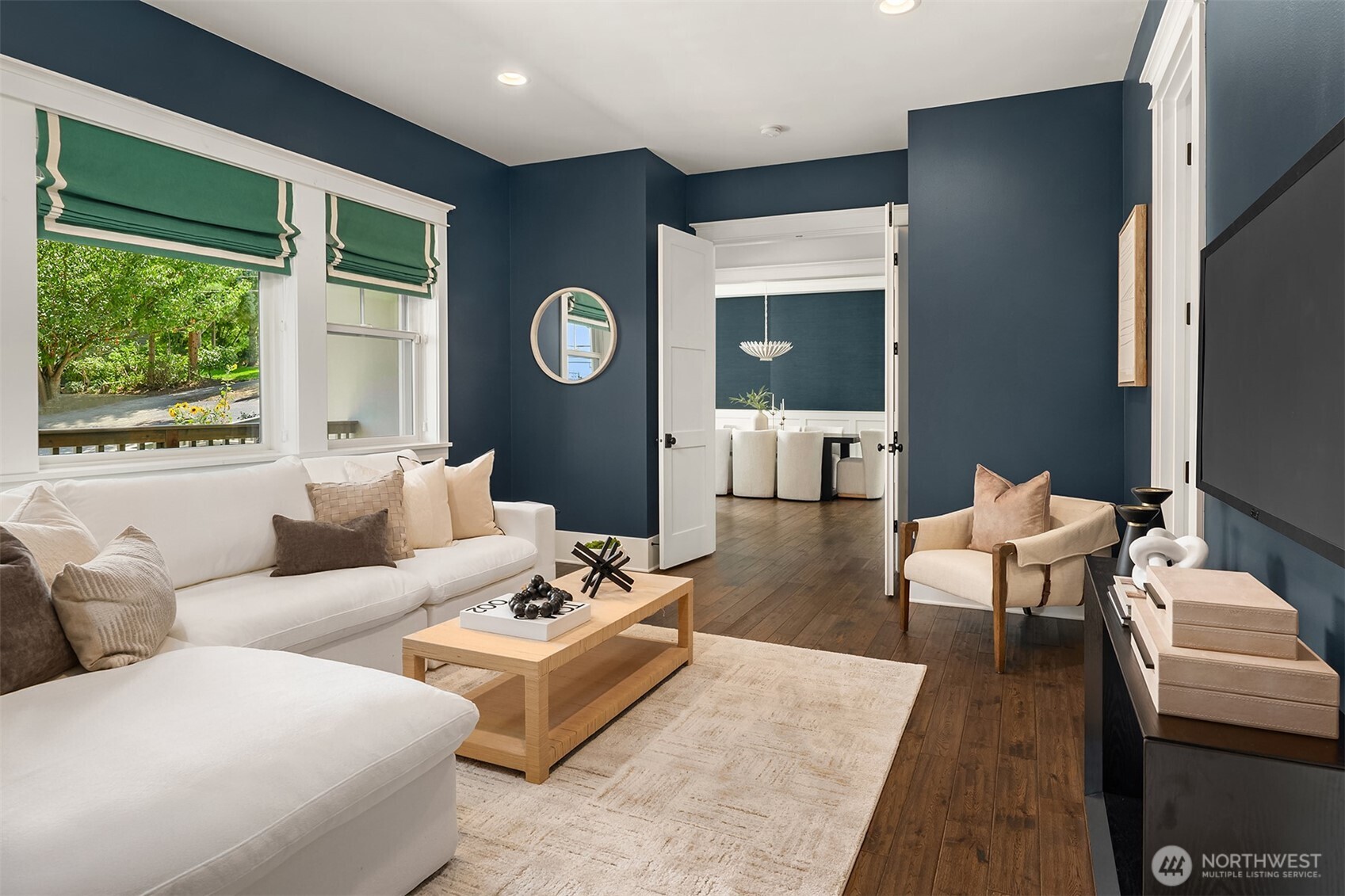 2907 Queen Anne Avenue N