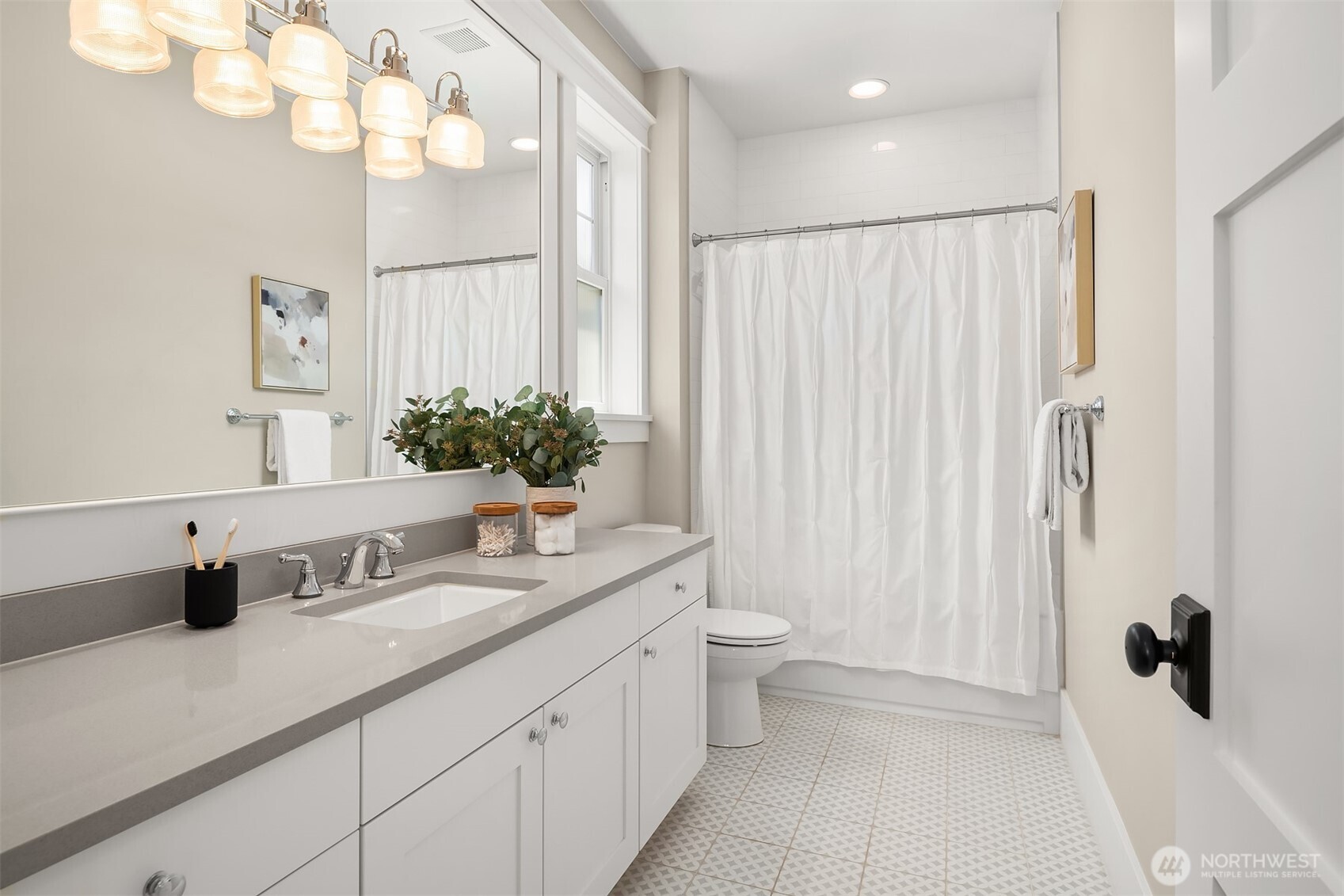 2907 Queen Anne Avenue N