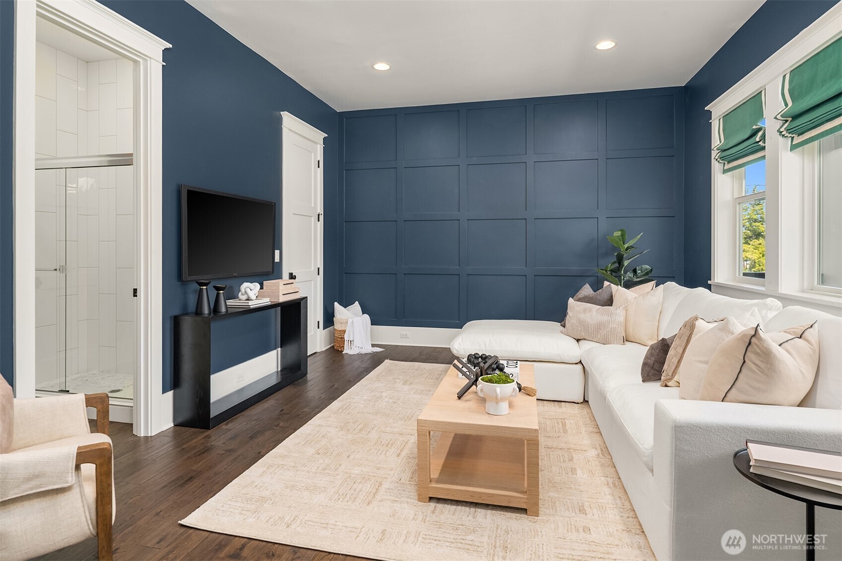 2907 Queen Anne Avenue N