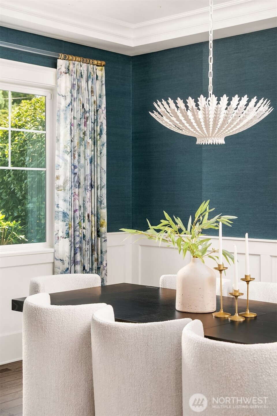 2907 Queen Anne Avenue N