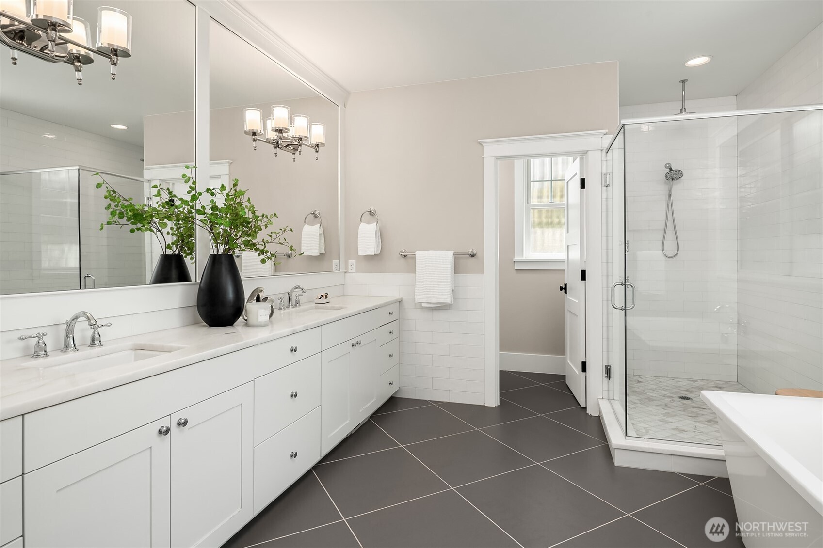 2907 Queen Anne Avenue N