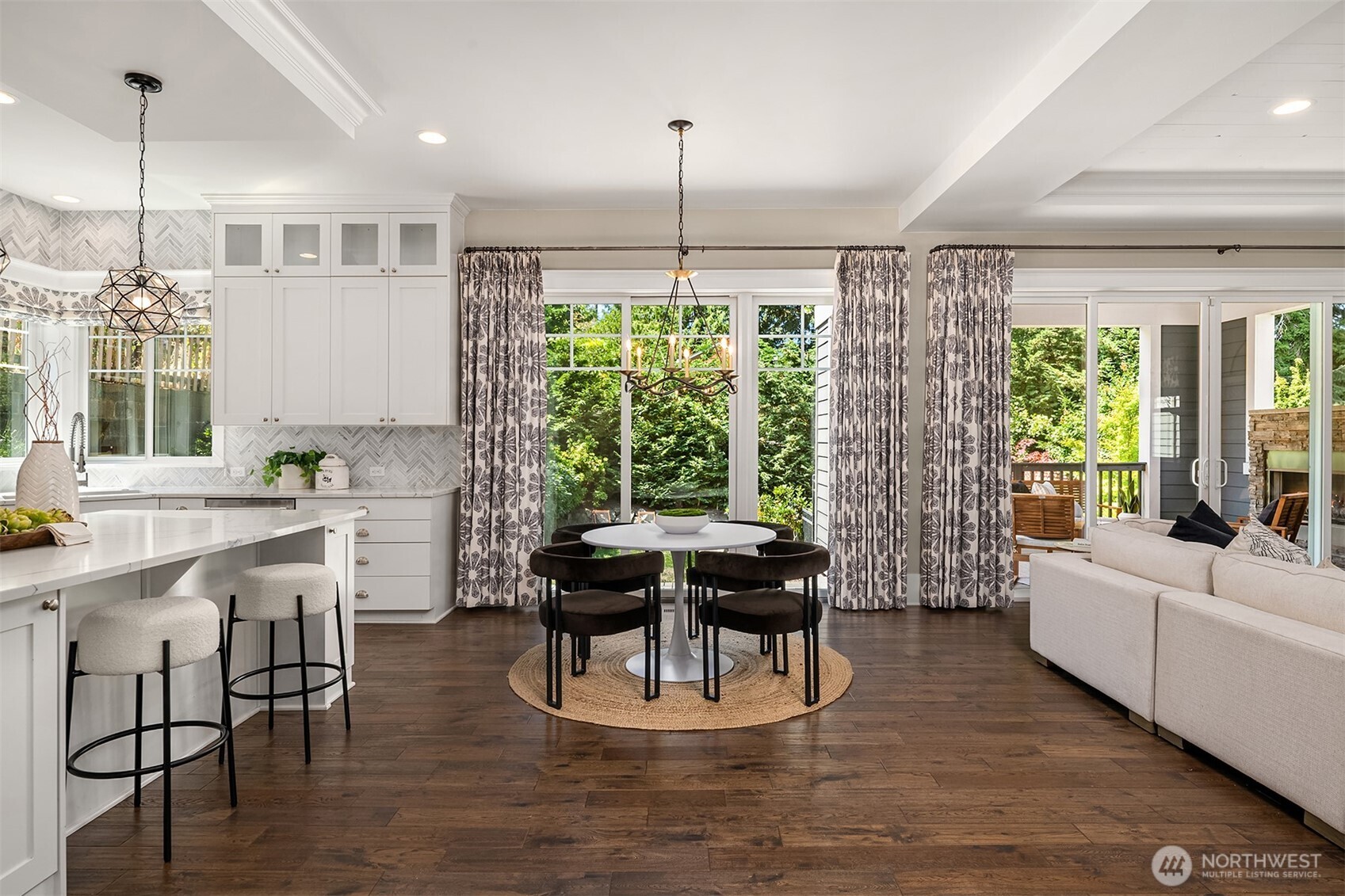 2907 Queen Anne Avenue N