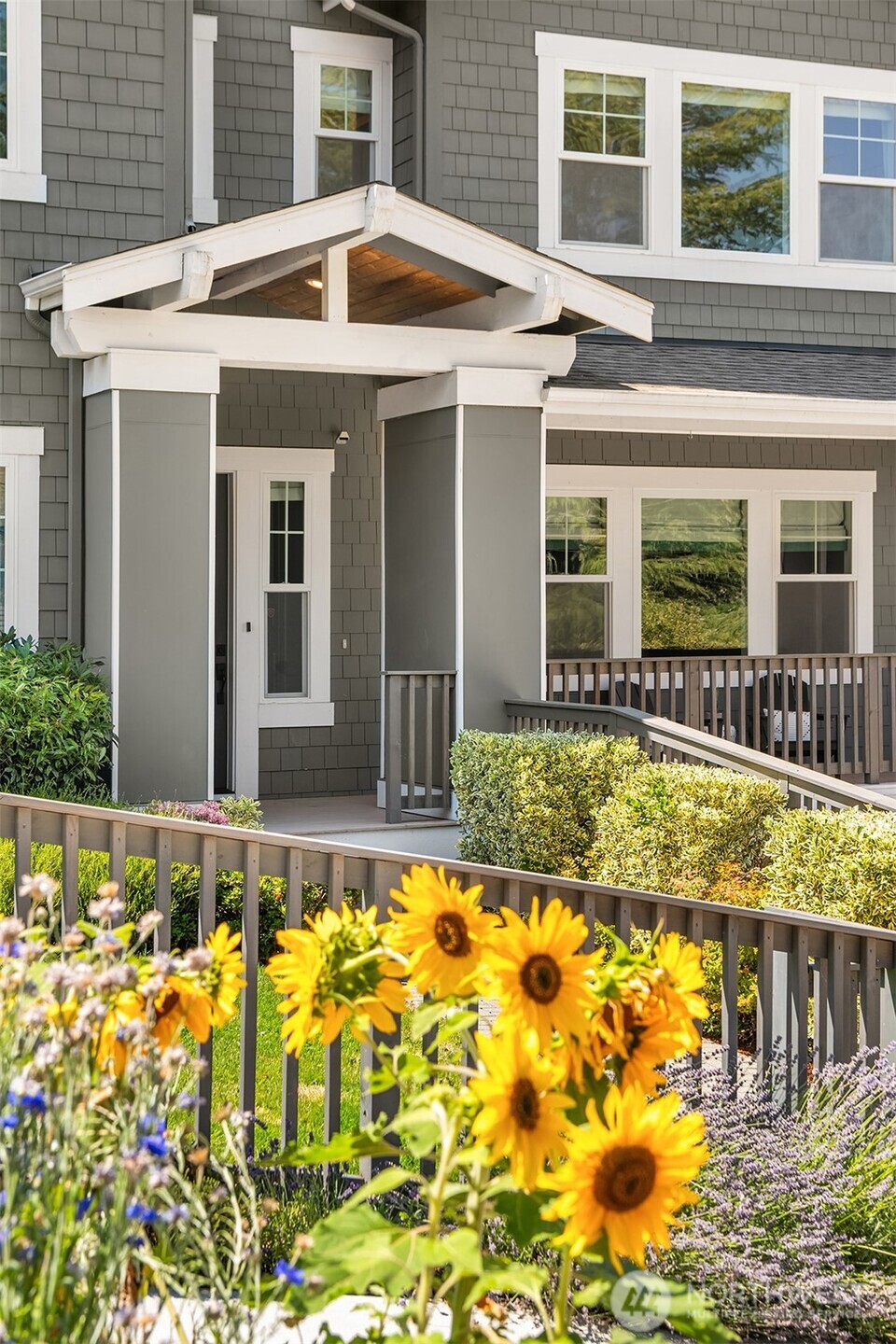 2907 Queen Anne Avenue N