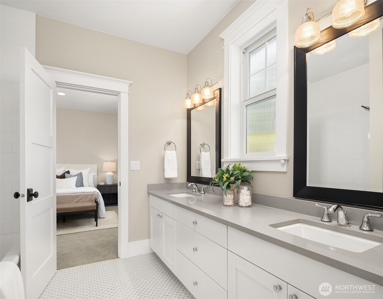 2907 Queen Anne Avenue N