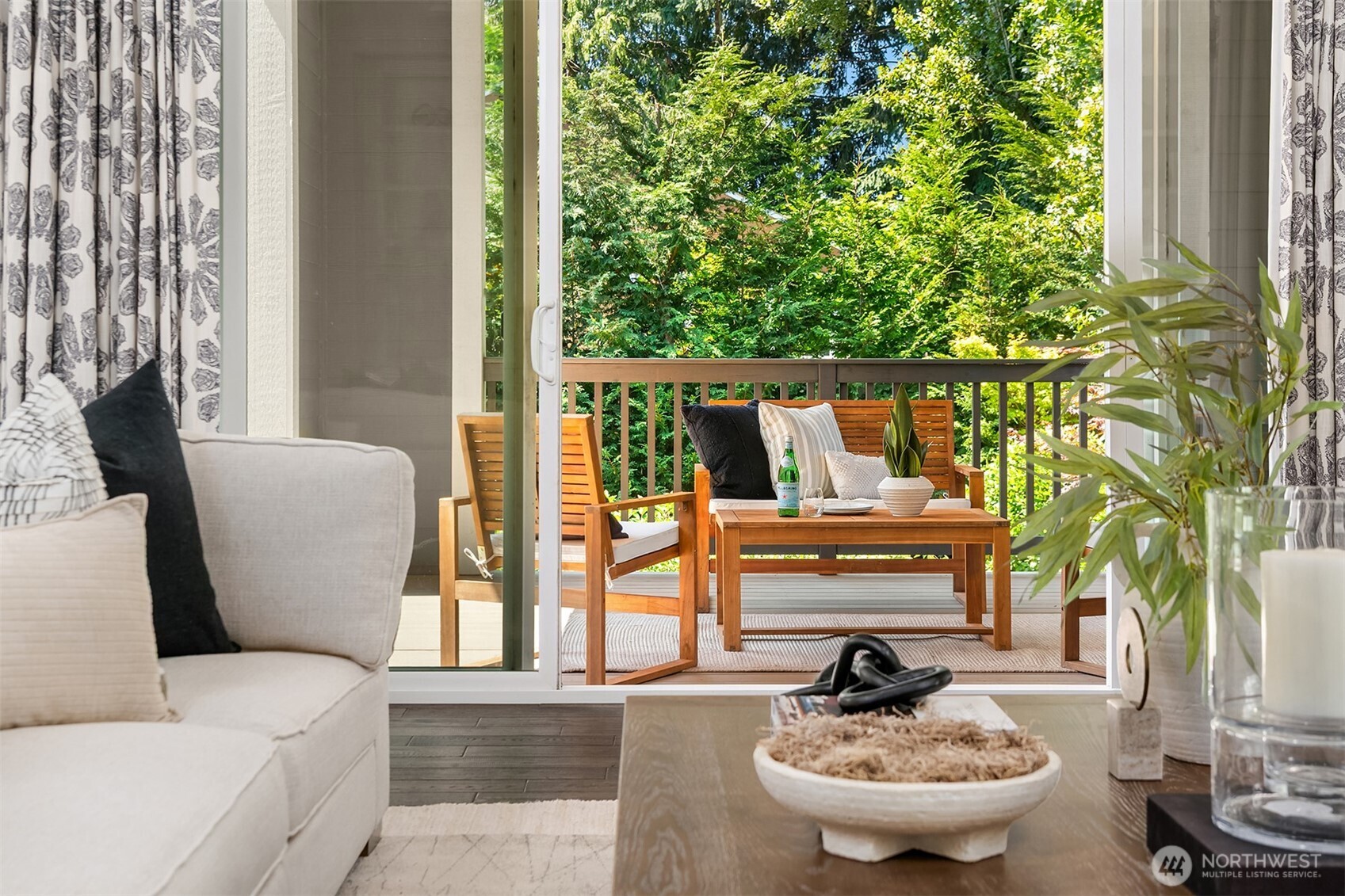 2907 Queen Anne Avenue N