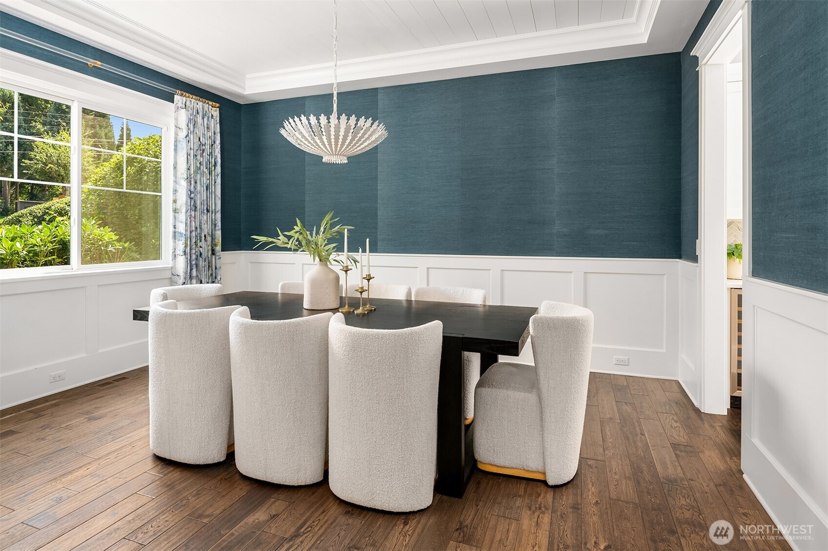 2907 Queen Anne Avenue N