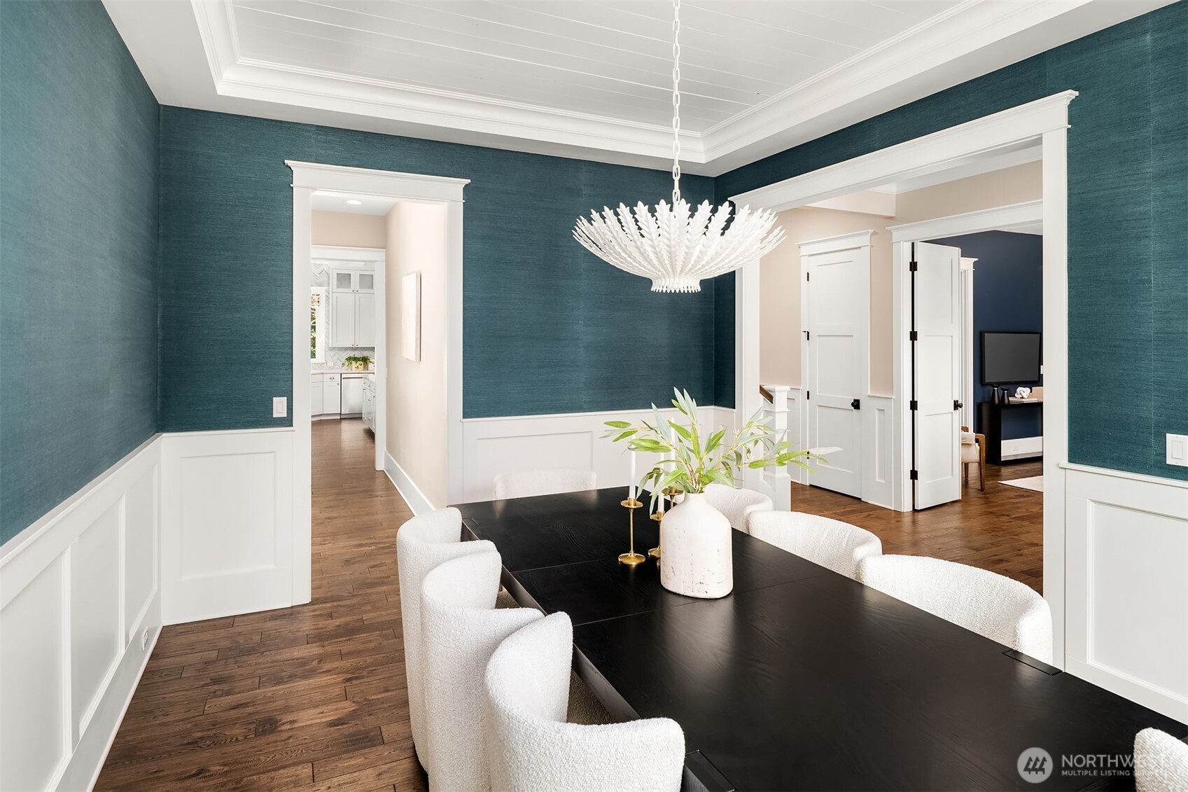 2907 Queen Anne Avenue N