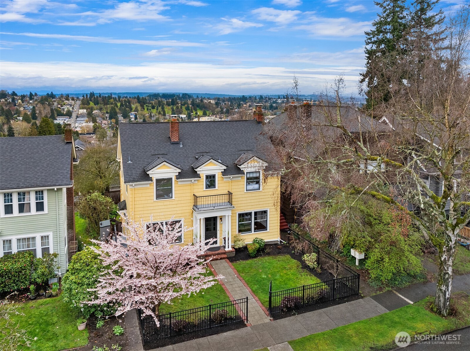 5260 18th Avenue NE