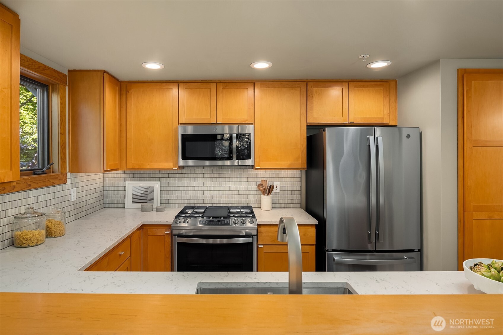 3824 Evanston Avenue N Unit: 11