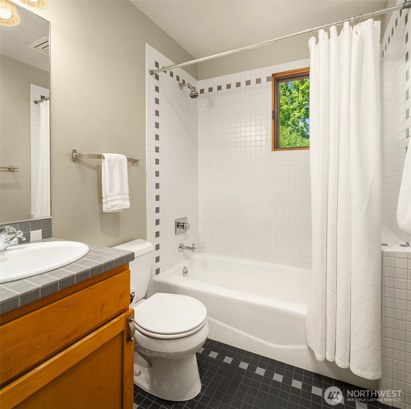 3824 Evanston Avenue N Unit: 11