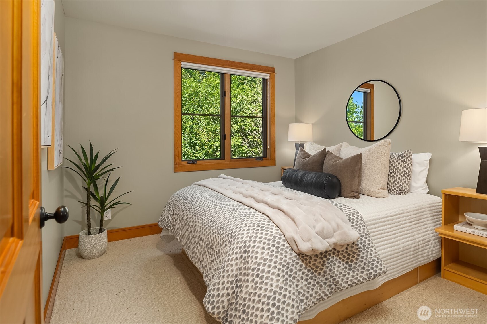 3824 Evanston Avenue N Unit: 11