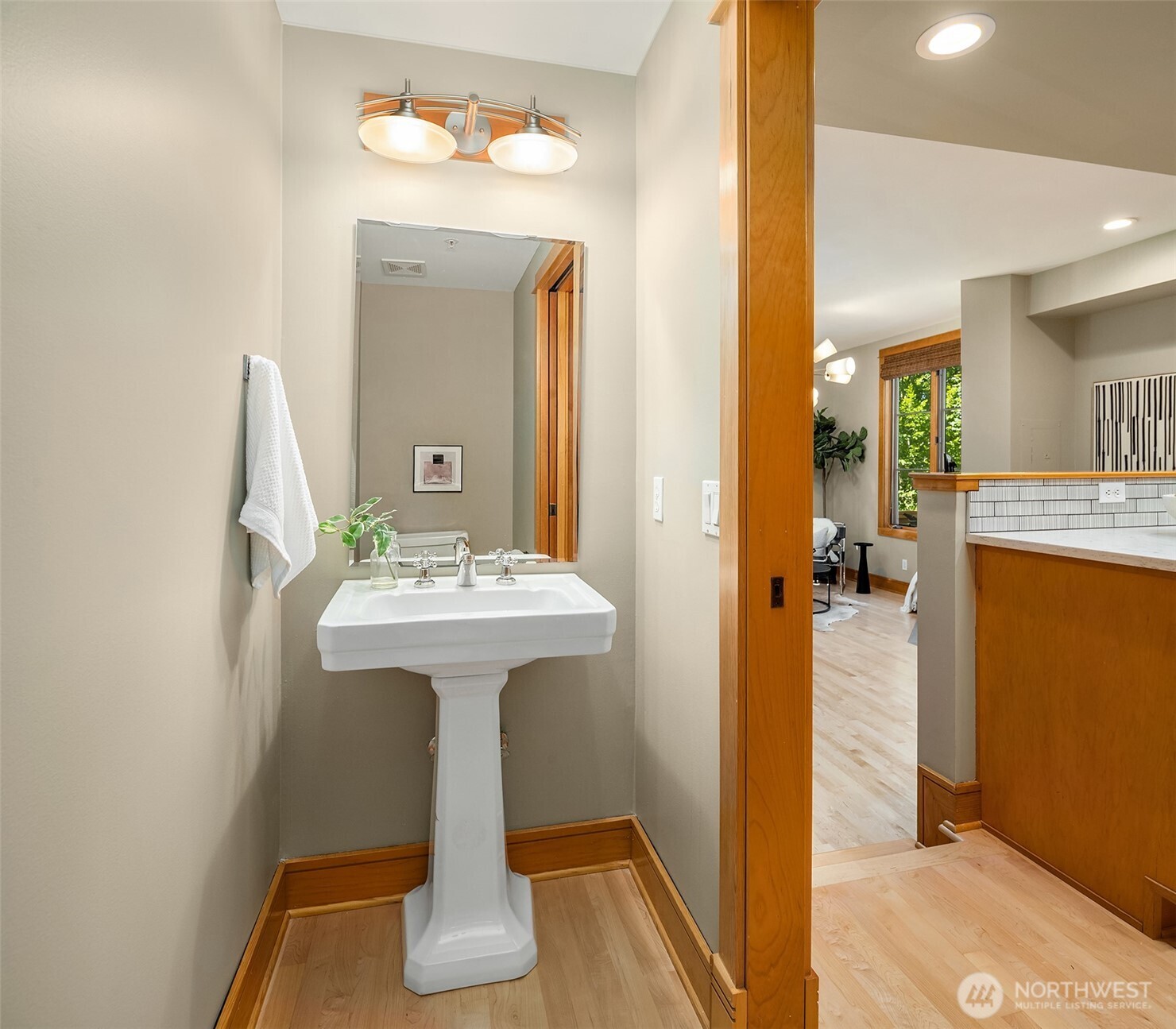 3824 Evanston Avenue N Unit: 11