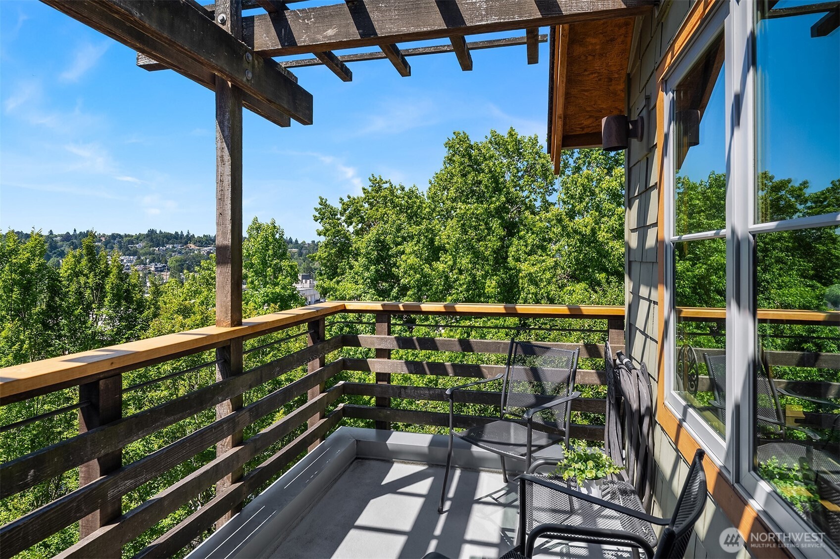 3824 Evanston Avenue N Unit: 11