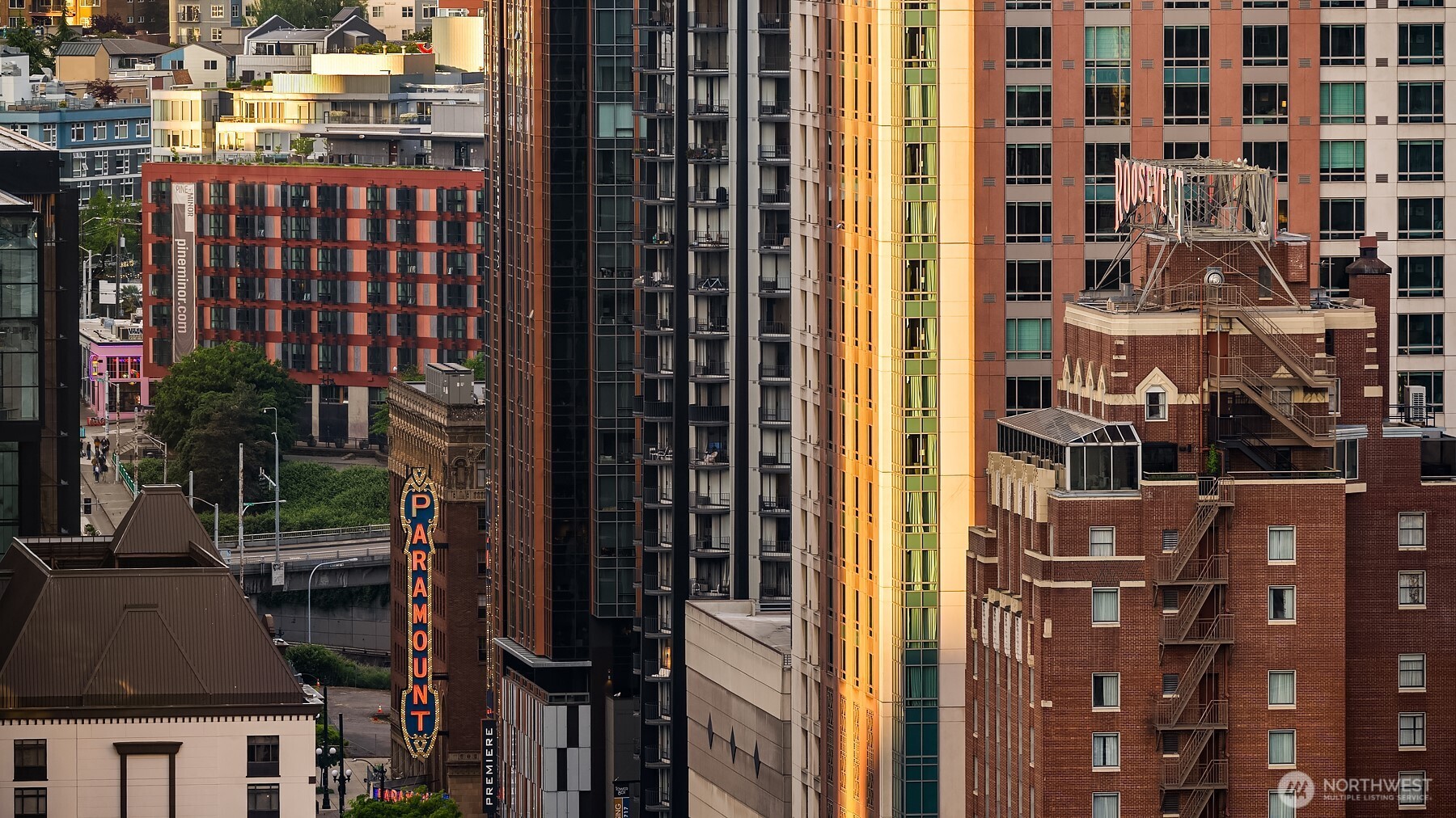 121 Stewart Street Unit: 2501