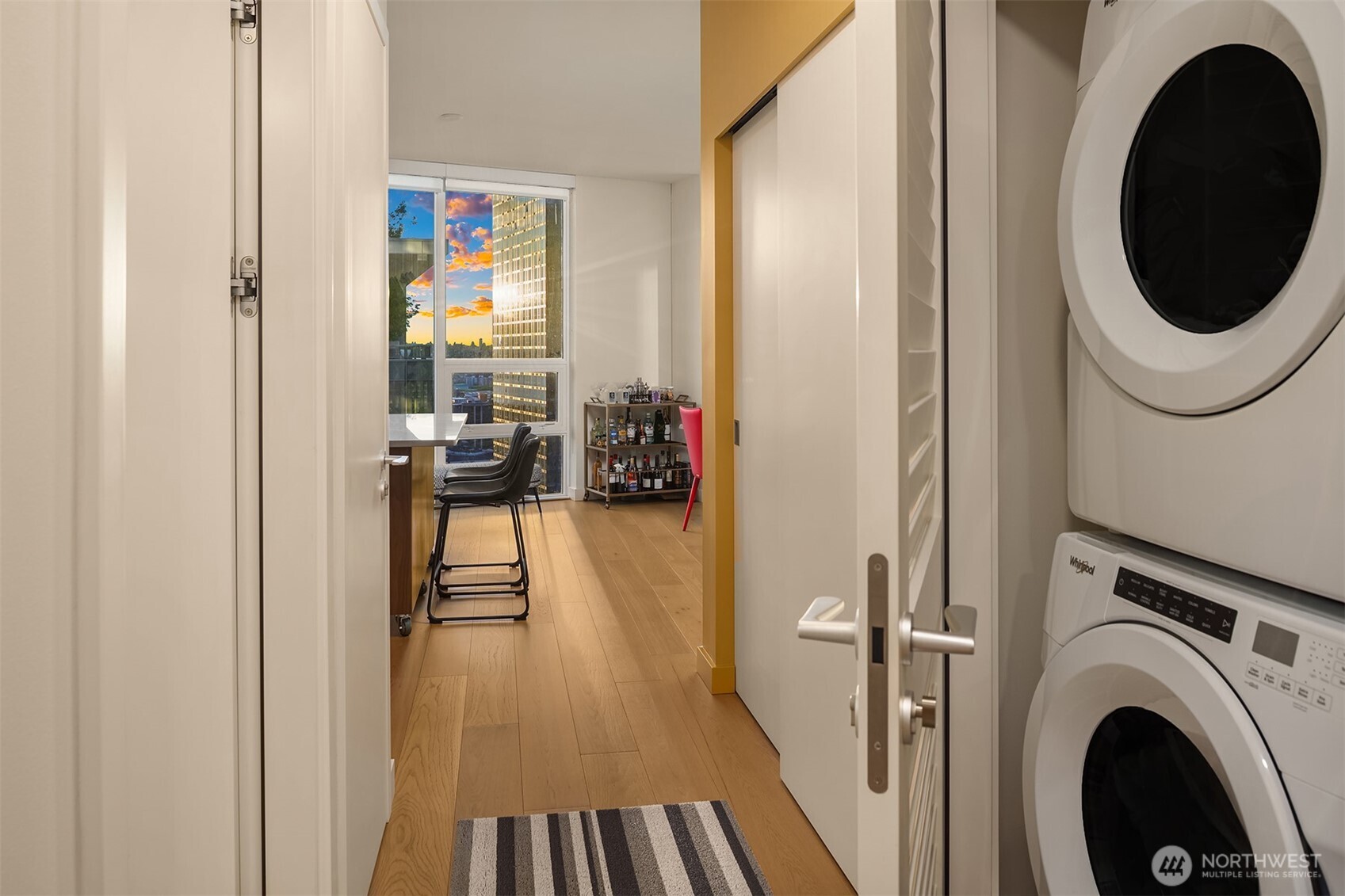 121 Stewart Street Unit: 2501