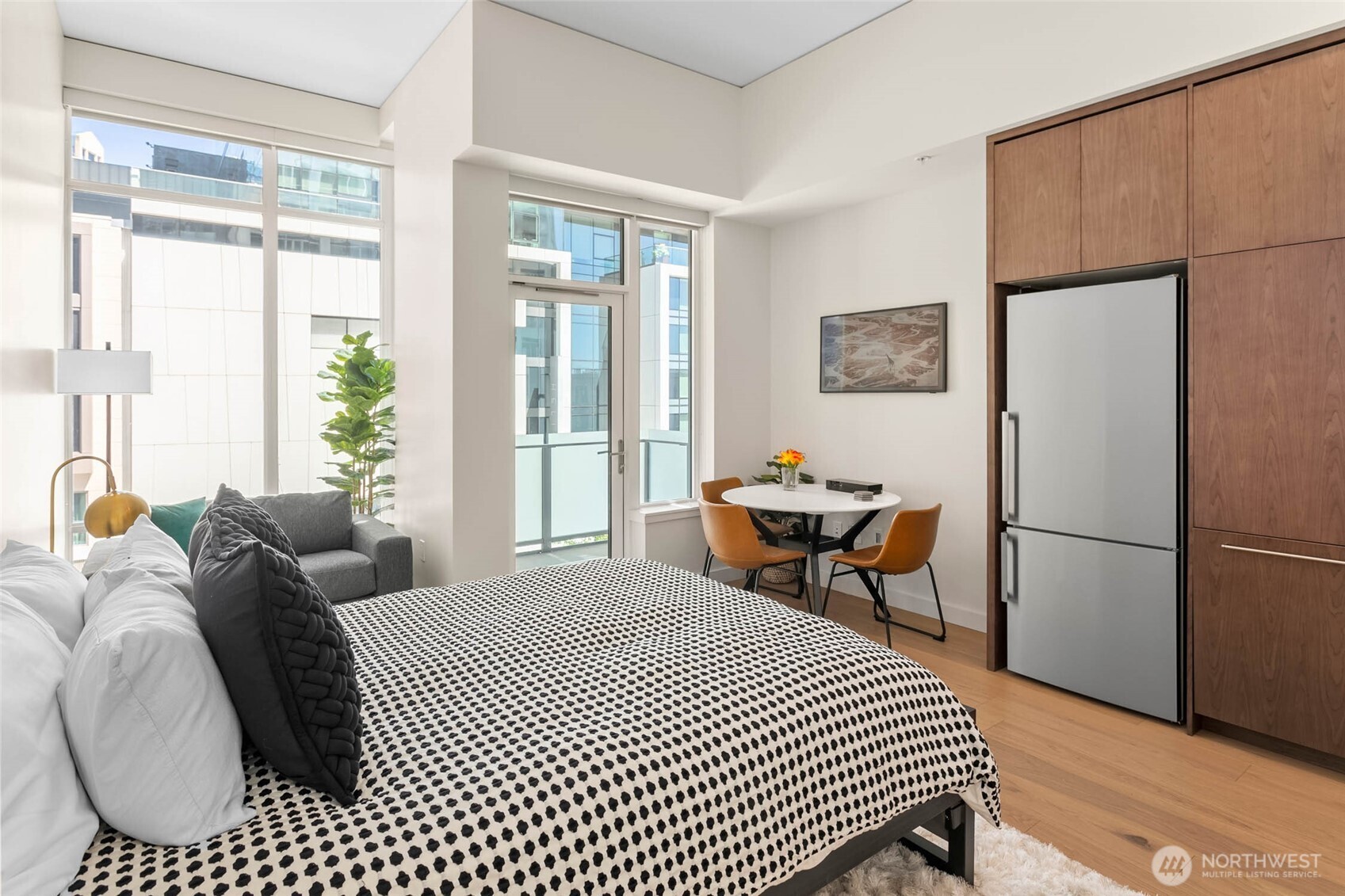 121 Stewart Street Unit: 2501