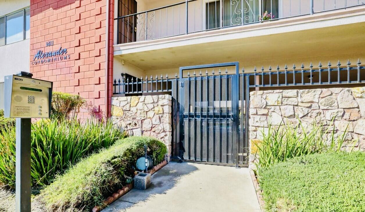 1411 S Divisadero Street, 19