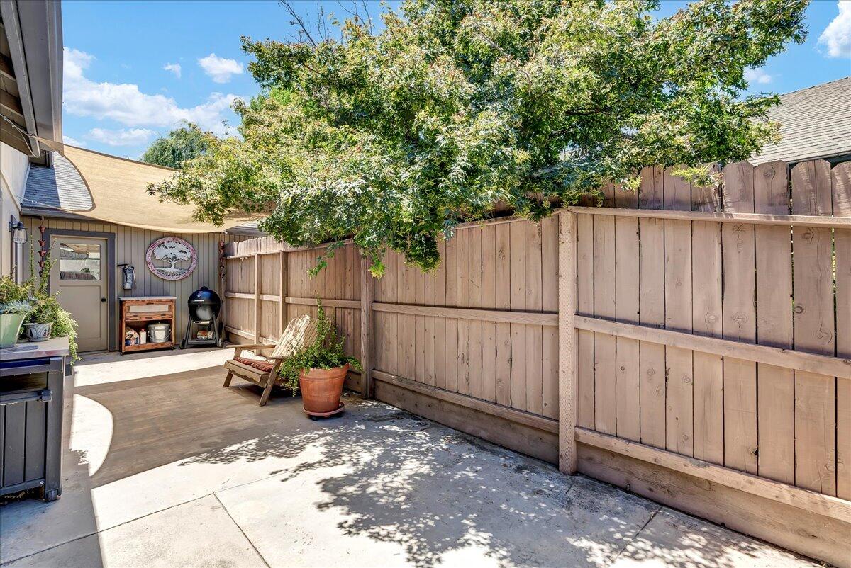 2626 E Tulare Avenue