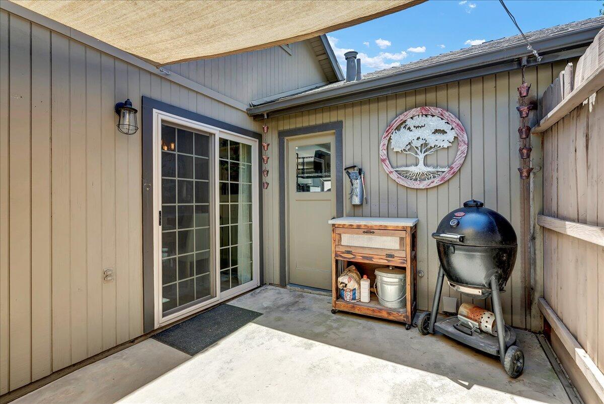 2626 E Tulare Avenue