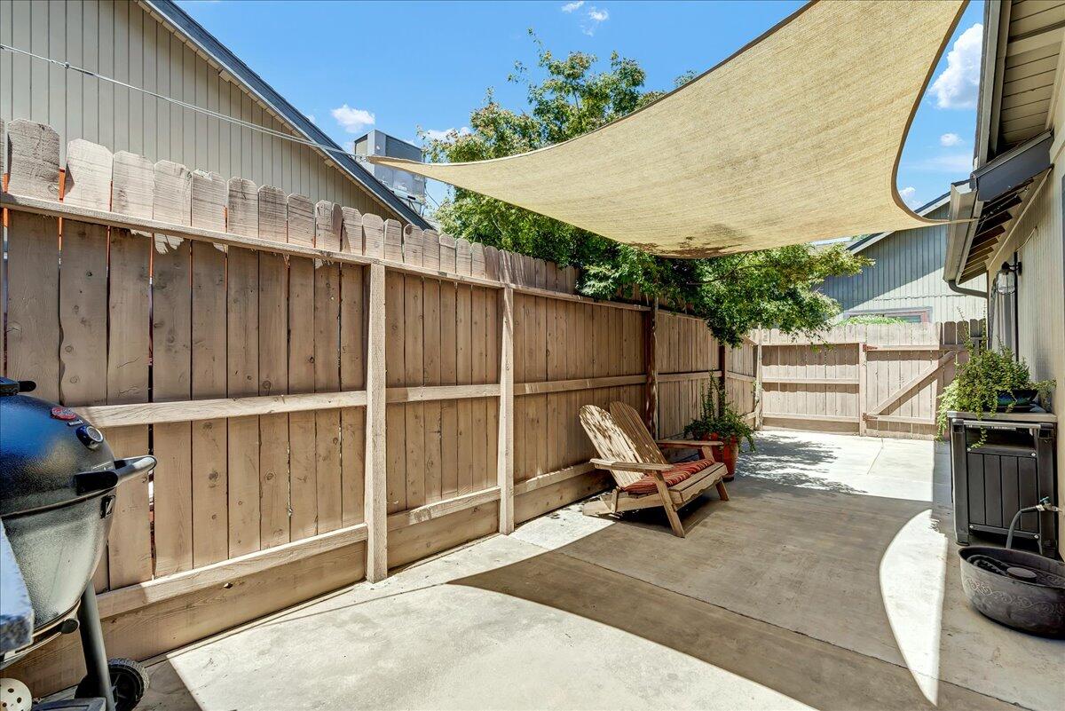 2626 E Tulare Avenue
