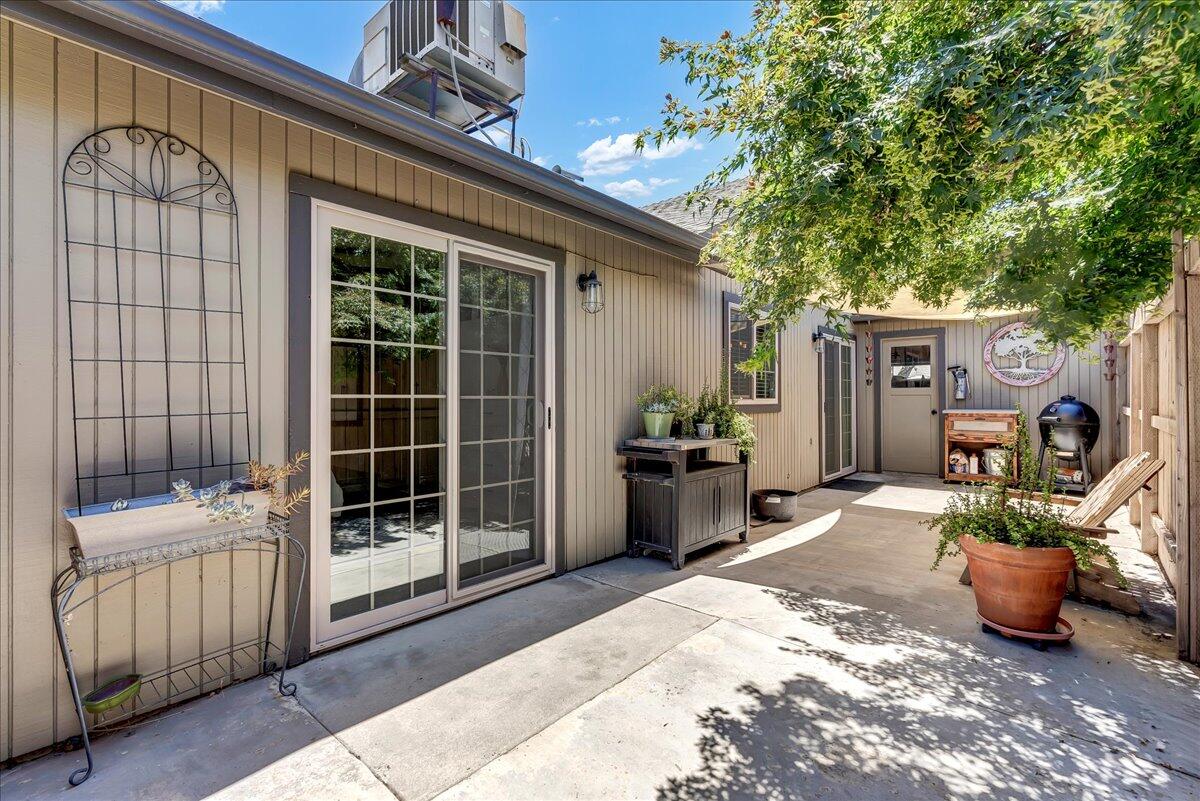 2626 E Tulare Avenue
