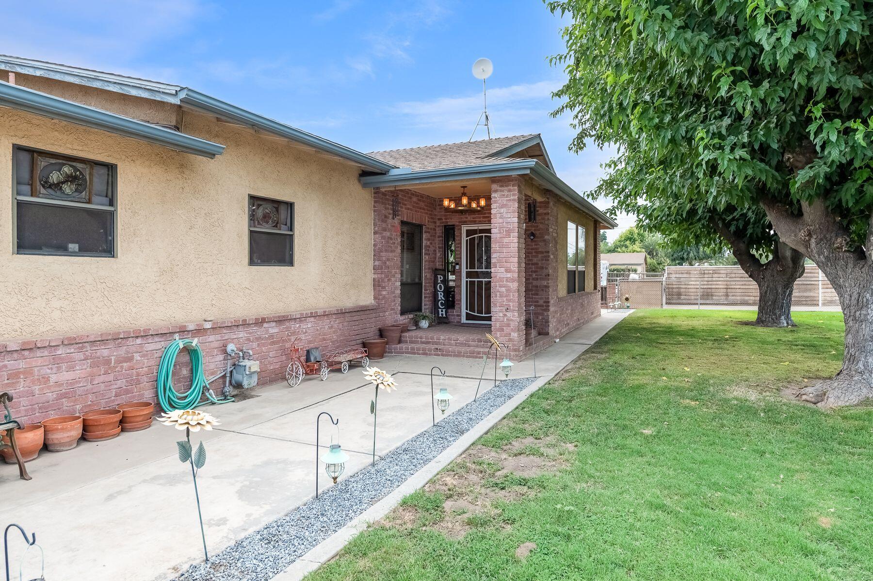 12304 Avenue 328