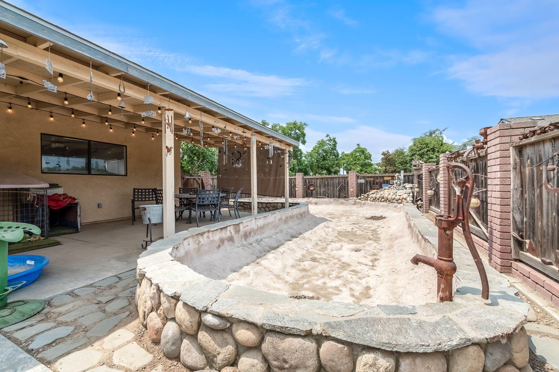 12304 Avenue 328