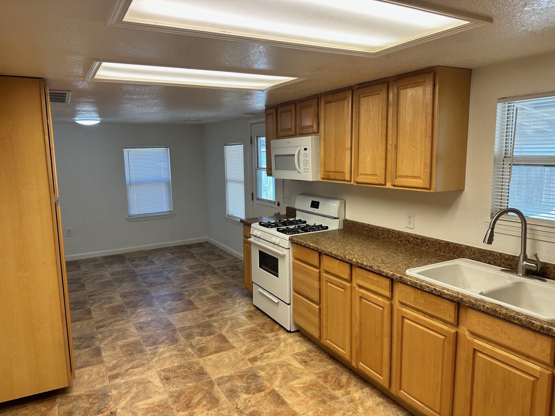 12344 Avenue 328