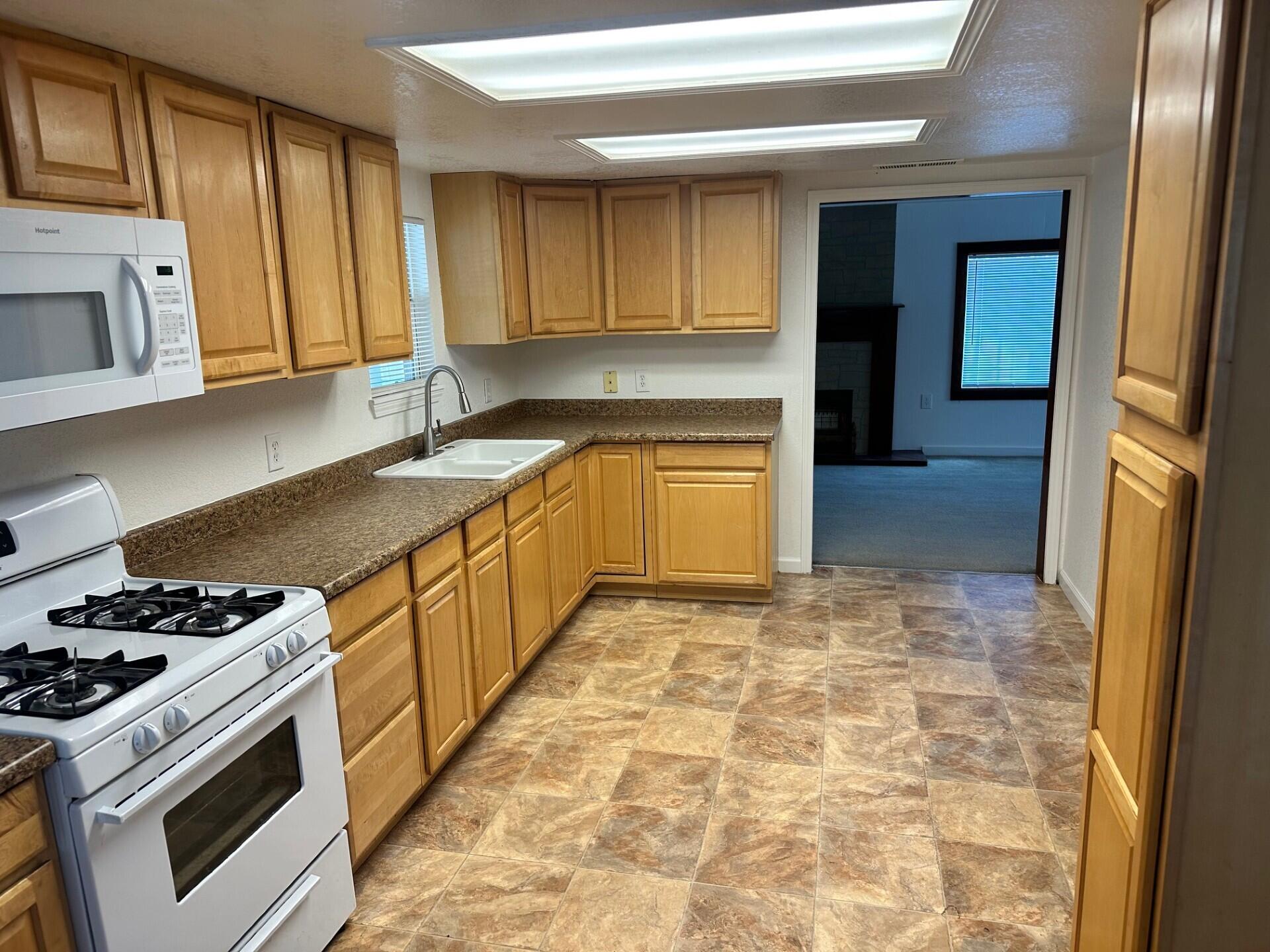 12344 Avenue 328