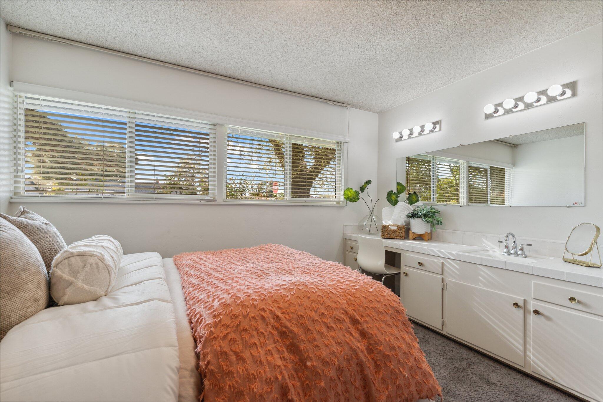 2511 W Campus Avenue