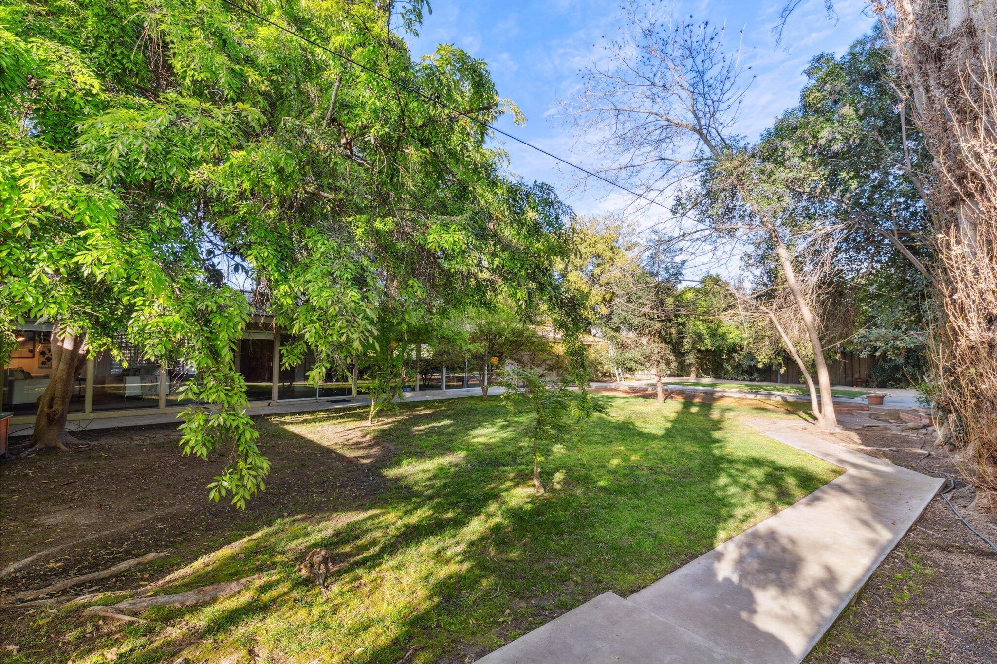 2511 W Campus Avenue