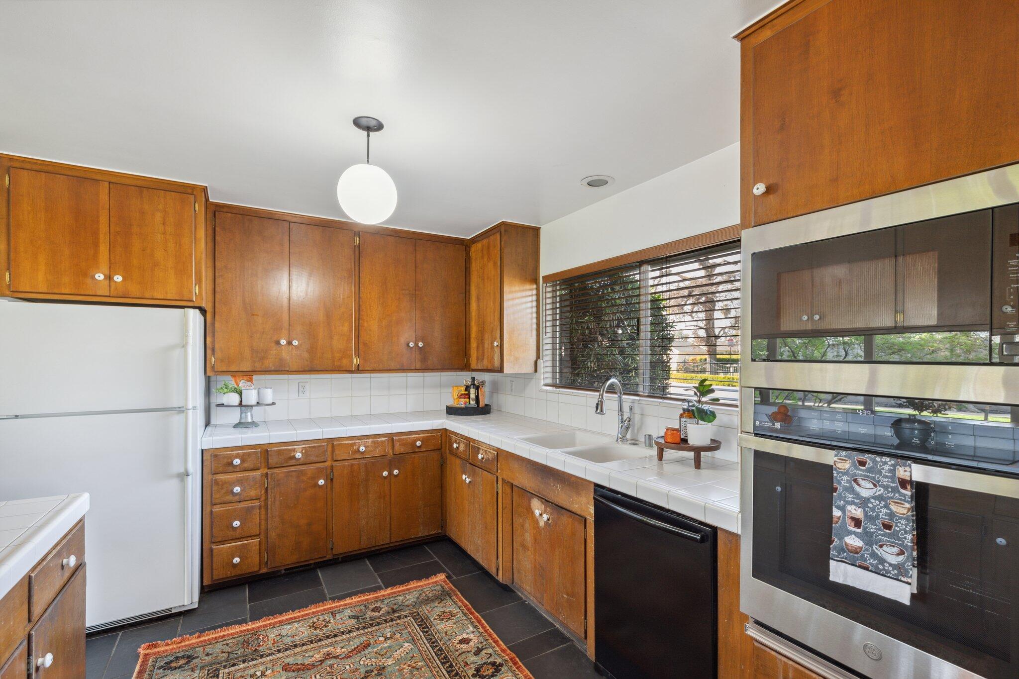 2511 W Campus Avenue