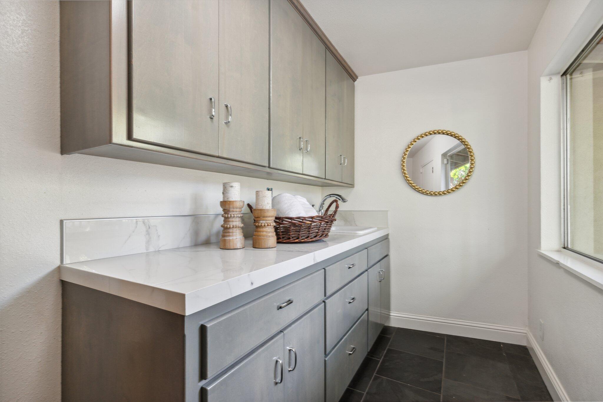 2511 W Campus Avenue