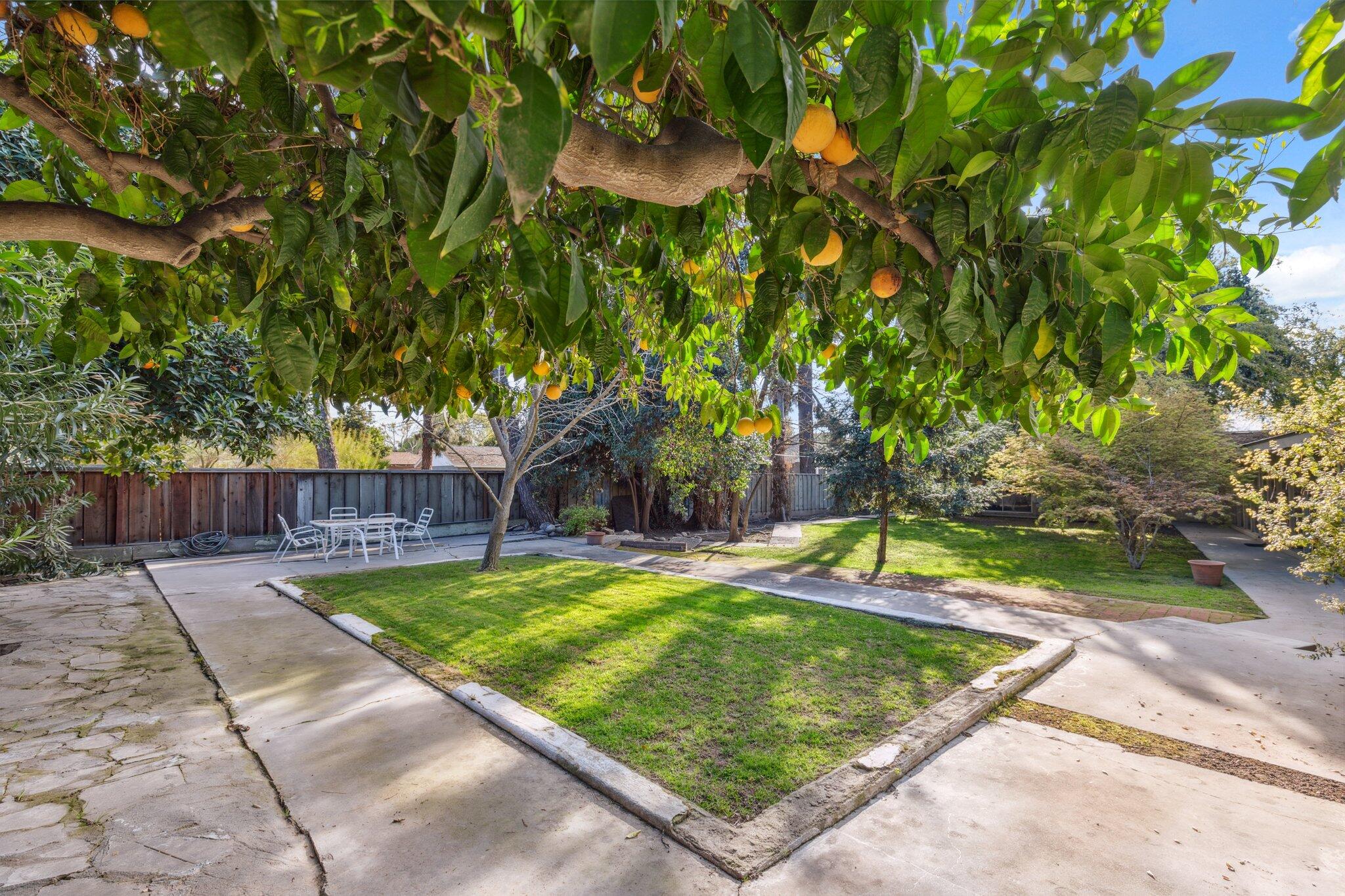 2511 W Campus Avenue