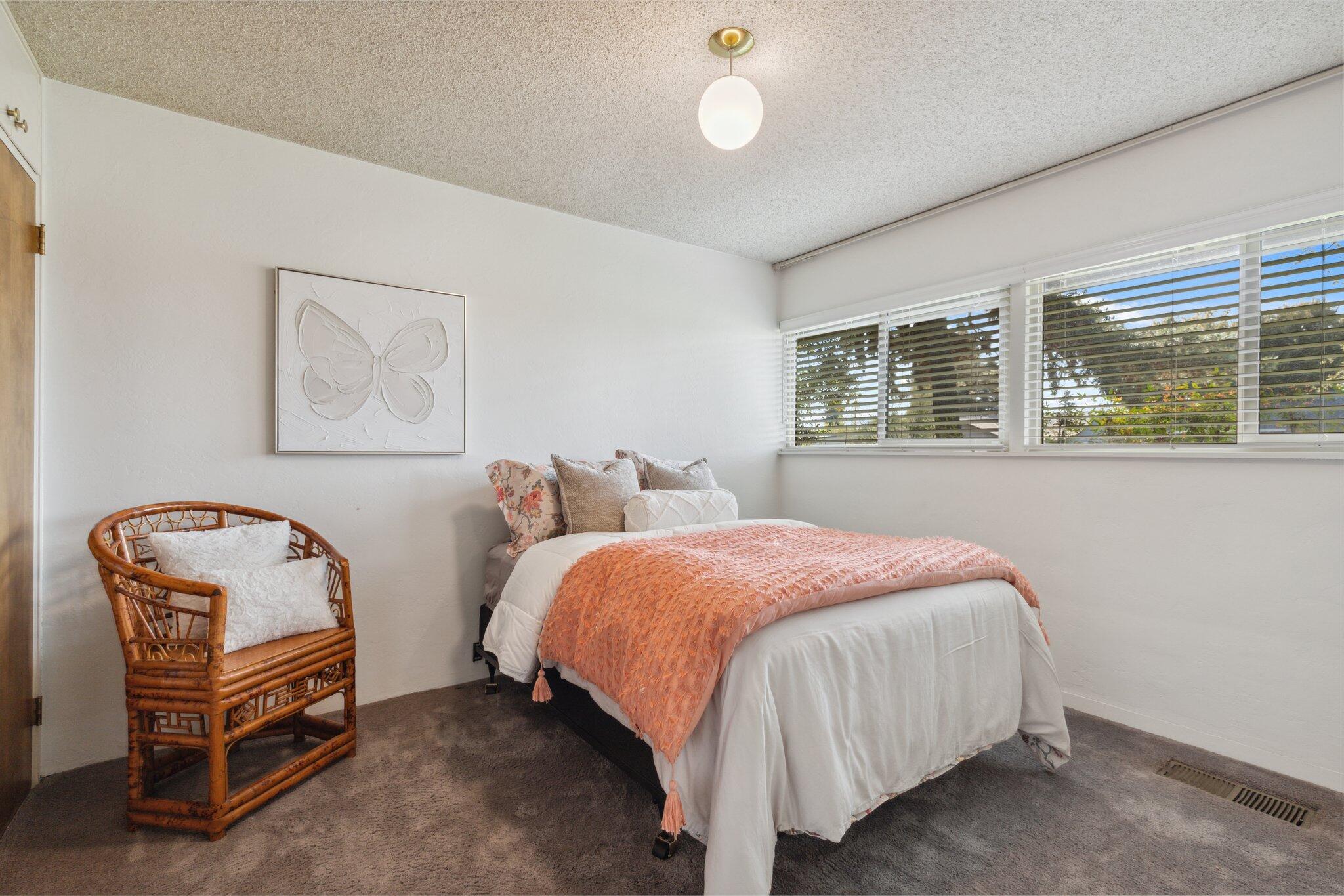 2511 W Campus Avenue