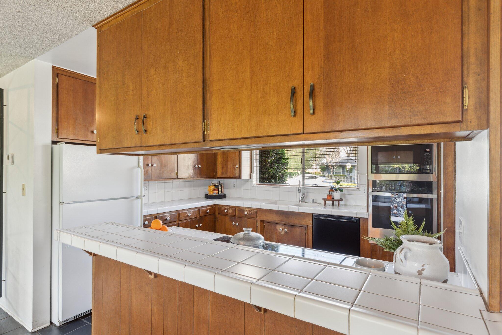 2511 W Campus Avenue