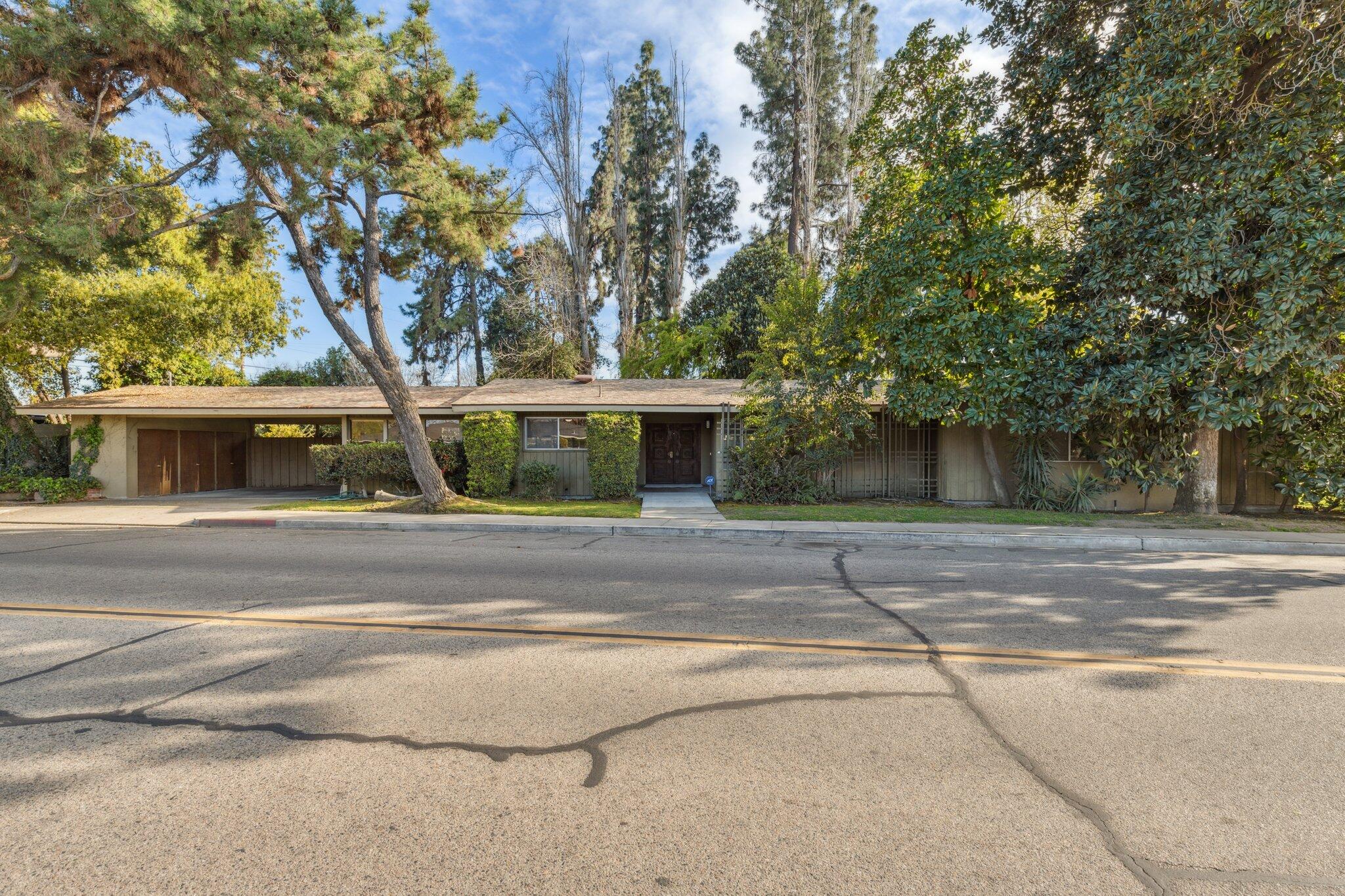 2511 W Campus Avenue