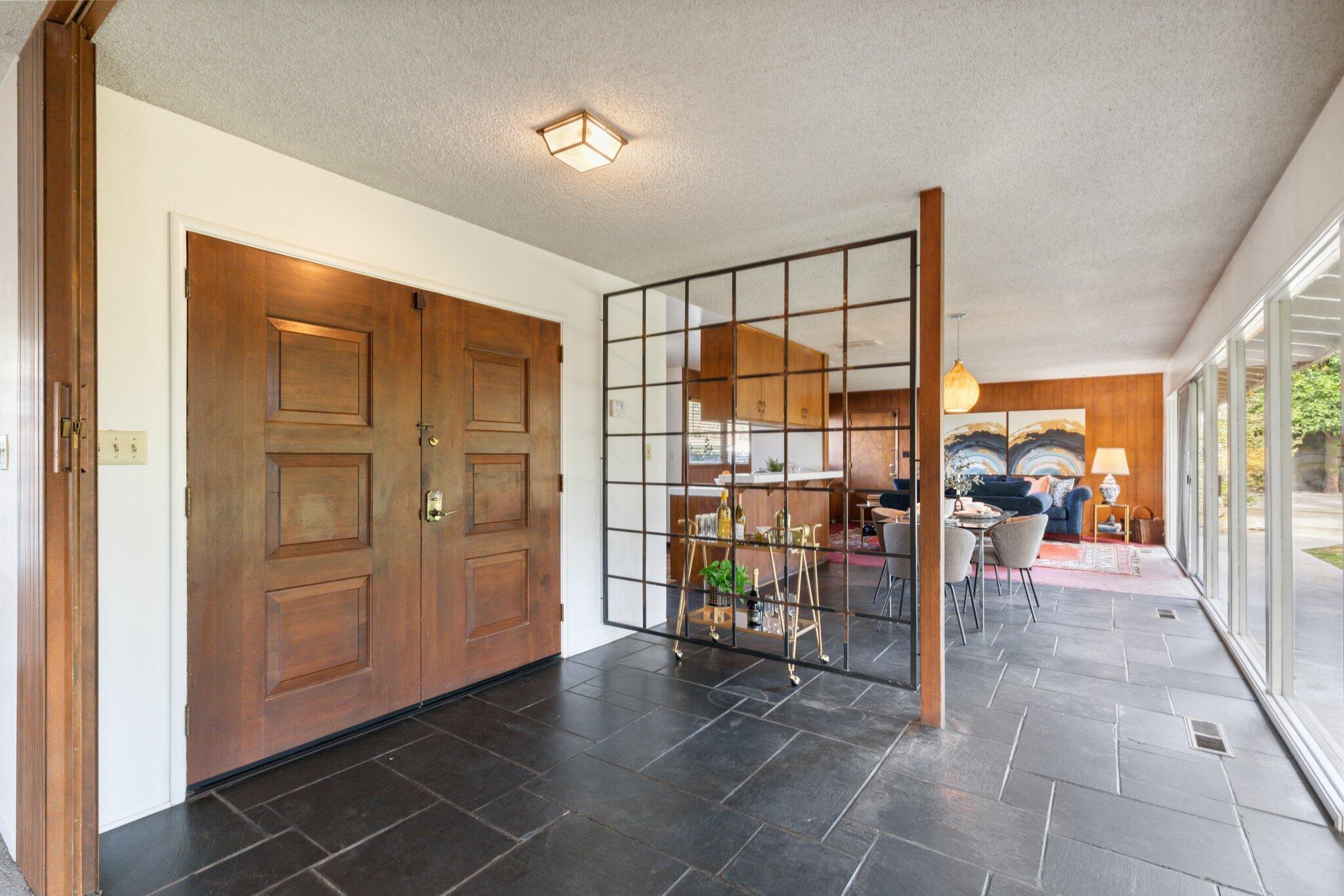 2511 W Campus Avenue