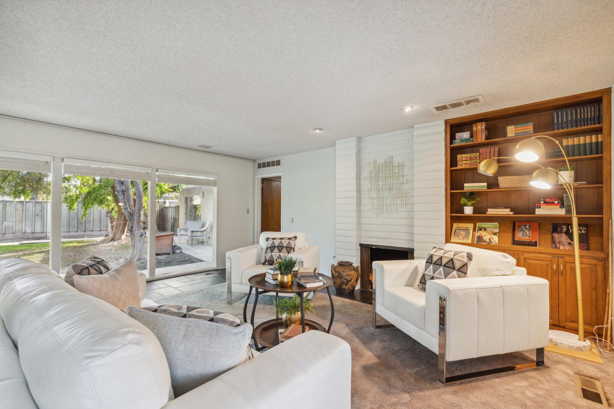 2511 W Campus Avenue