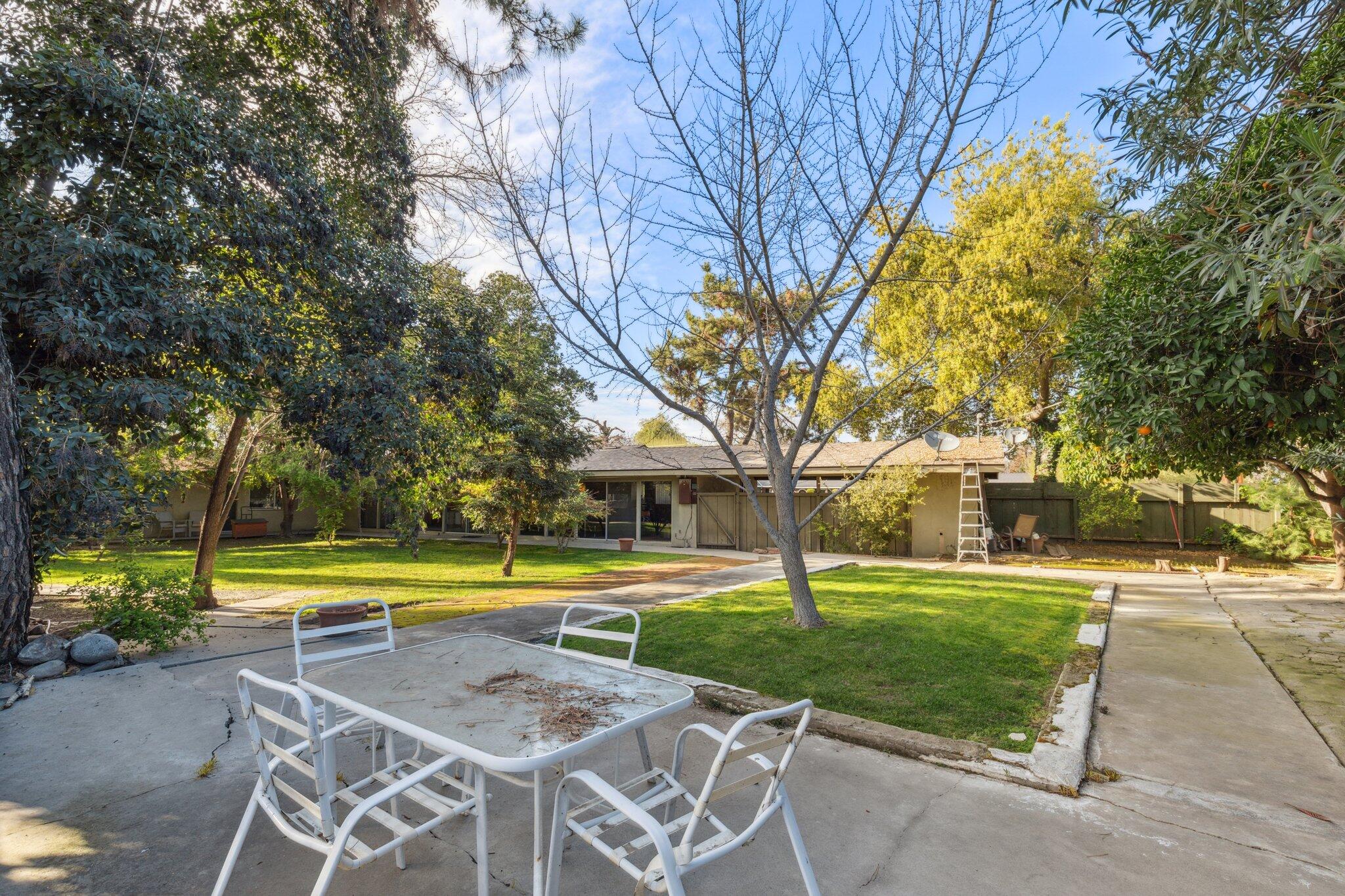 2511 W Campus Avenue